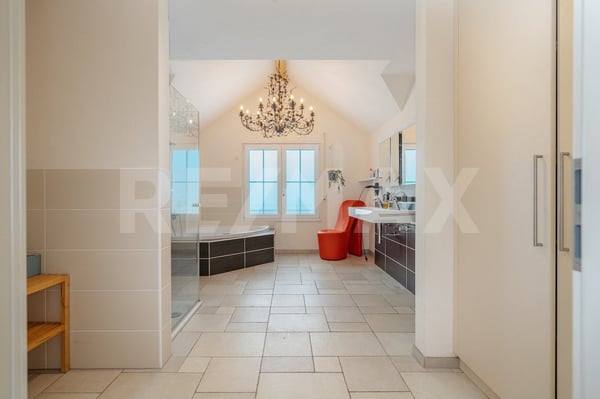 Exklusives 9.5 Zimmer Einfamilienhaus in Schlattingen, TG 13