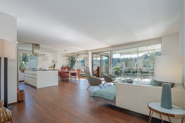 Viel Raum für ein Wohnen mit Weite: 6½-Zimmer-Wohnung am Sonnenhang