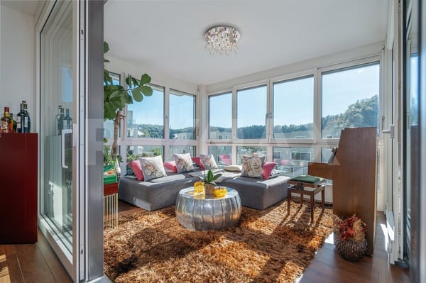 Viel Raum für ein Wohnen mit Weite: 6½-Zimmer-Wohnung am Sonnenhang 6