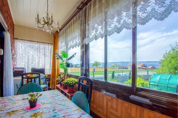 Charmantes 2½ Zimmer Chalet mit Weitblick über Feld und Flur im Wohnrecht 4