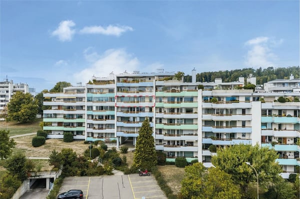 4½-ZIMMER-WOHNUNG IM FÜNFTEN STOCK MIT TRAUMSICHT