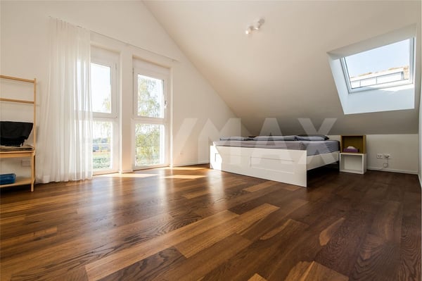 IN GEHDISTANZ ZUM S-BAHNHOF: FREISTEHENDES 3½-ZIMMER-HAUS 7