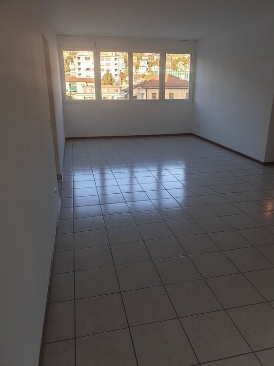 Appartamento luminoso con balcone a Chiasso 4