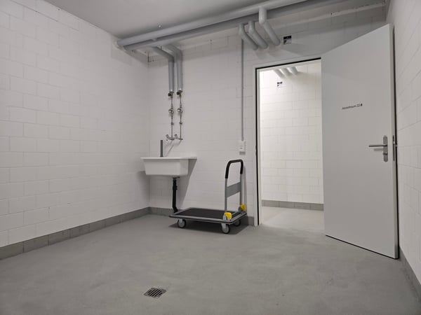 Lagerraum 2.4m2 und 23.2m2. Unkompliziert, modern und trocken. 3