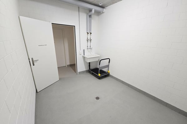 Lagerraum 2.4m2 und 23.2m2. Unkompliziert, modern und trocken. 2