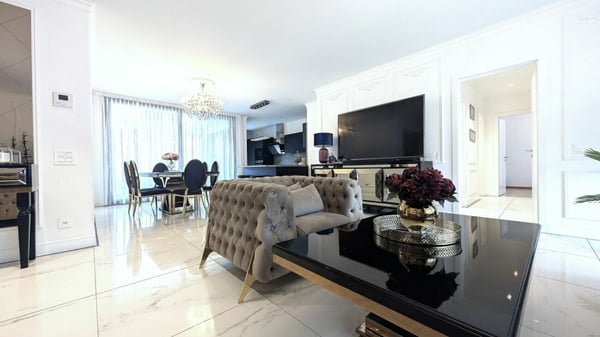 Prestigioso attico con spazi generosi e tre balconi panoramici 2