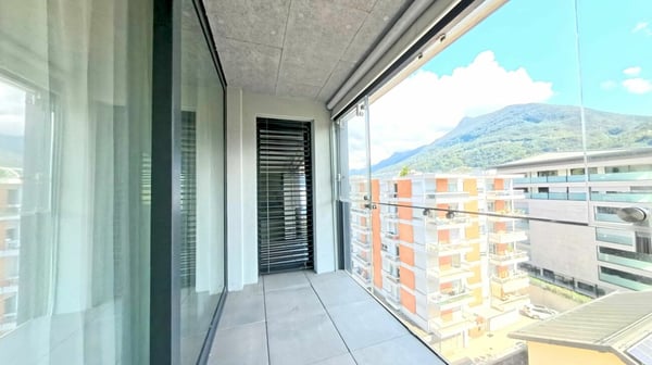 Prestigioso attico con spazi generosi e tre balconi panoramici 19