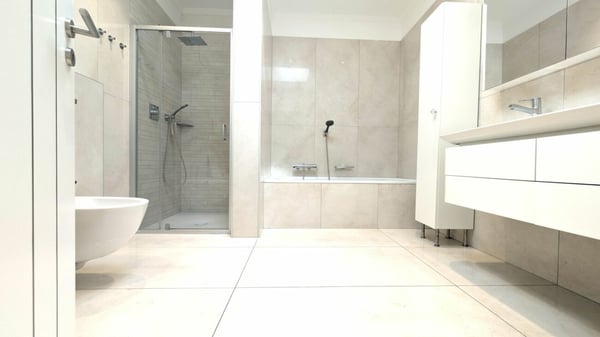 Prestigioso attico con spazi generosi e tre balconi panoramici 15