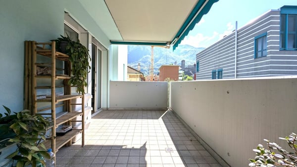 Eleganza urbana con vista sui castelli 11