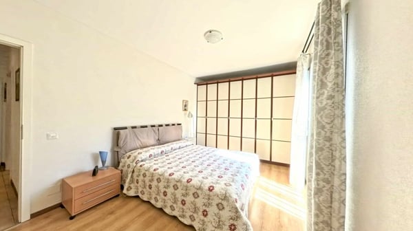 Eleganza urbana con vista sui castelli 8