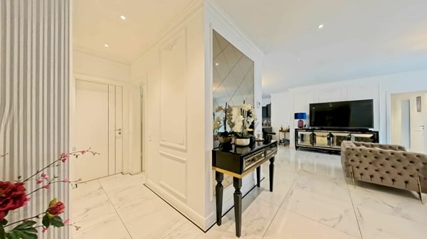 Prestigioso attico con spazi generosi e tre balconi panoramici 3