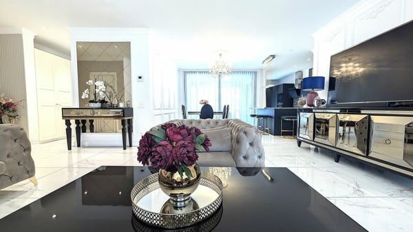 Prestigioso attico con spazi generosi e tre balconi panoramici 5