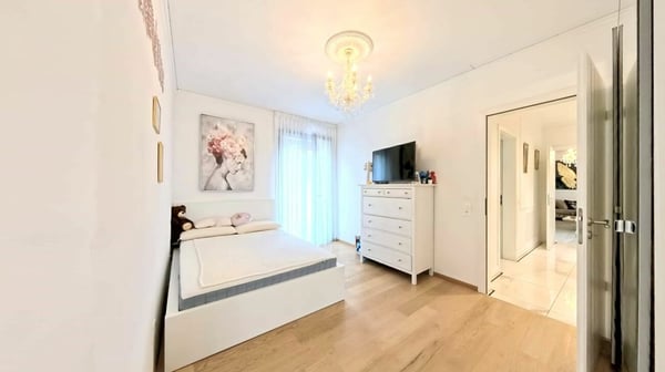 Prestigioso attico con spazi generosi e tre balconi panoramici 13