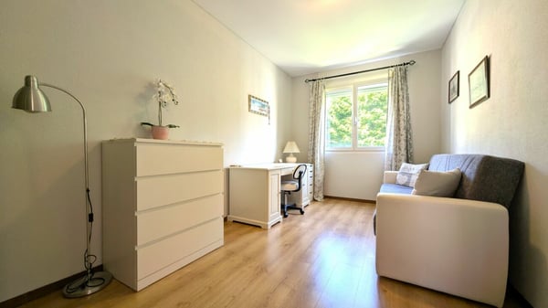 Eleganza urbana con vista sui castelli 6