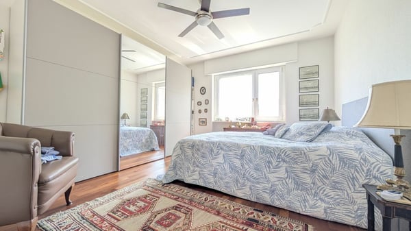 Spazi generosi e vista Lago: Comfort e prestigio in ogni dettaglio 12