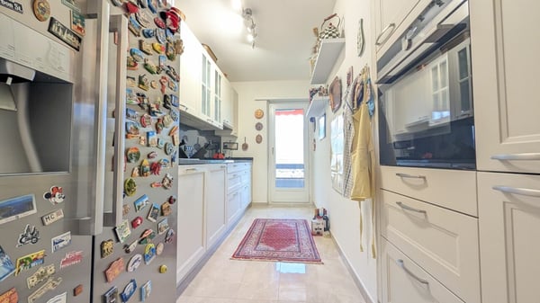 Spazi generosi e vista Lago: Comfort e prestigio in ogni dettaglio 9