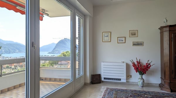 Spazi generosi e vista Lago: Comfort e prestigio in ogni dettaglio 1