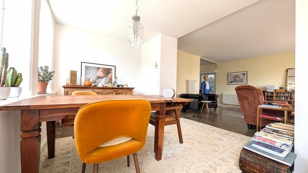 Casa di charme con giardino d'inverno e panorama sulle montagne 1