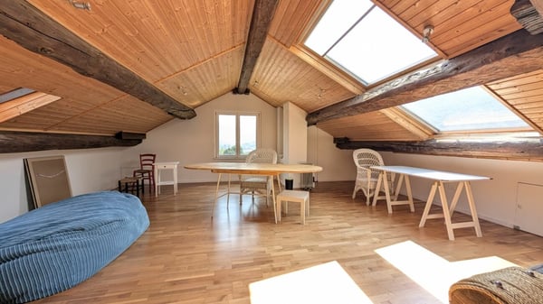 Casa di charme con giardino d'inverno e panorama sulle montagne 9