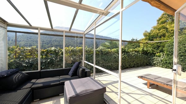 Casa di charme con giardino d'inverno e panorama sulle montagne 15