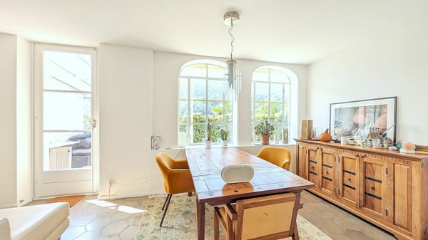 Casa di charme con giardino d'inverno e panorama sulle montagne 2