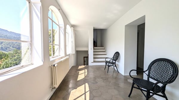 Casa di charme con giardino d'inverno e panorama sulle montagne 10