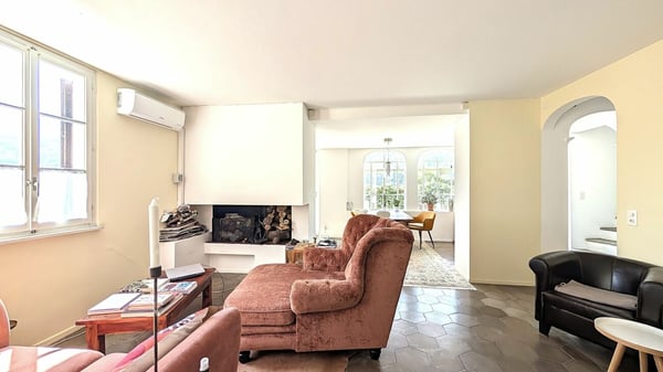 Casa di charme con giardino d'inverno e panorama sulle montagne 4