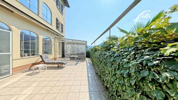 Casa di charme con giardino d'inverno e panorama sulle montagne 14