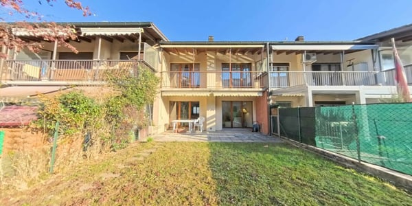 Villetta a schiera dallo stile sobrio ed elegante 11