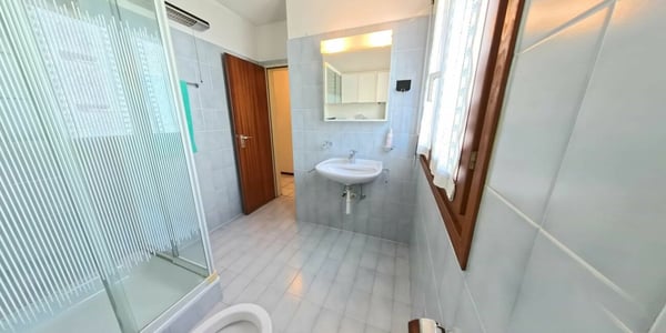 Villetta a schiera dallo stile sobrio ed elegante 10