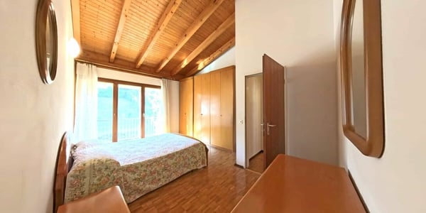 Villetta a schiera dallo stile sobrio ed elegante 7