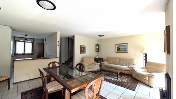 Villetta a schiera dallo stile sobrio ed elegante 4