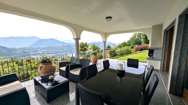 Eleganza e privacy a pochi minuti da Lugano - Villa con terrazza panoramica 1