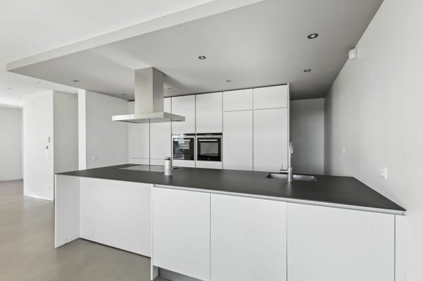 Villa contemporanea con due giardini e vista panoramica 1