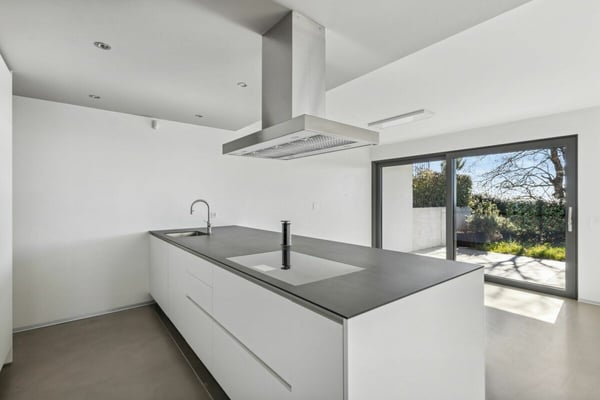 Villa contemporanea con due giardini e vista panoramica 3