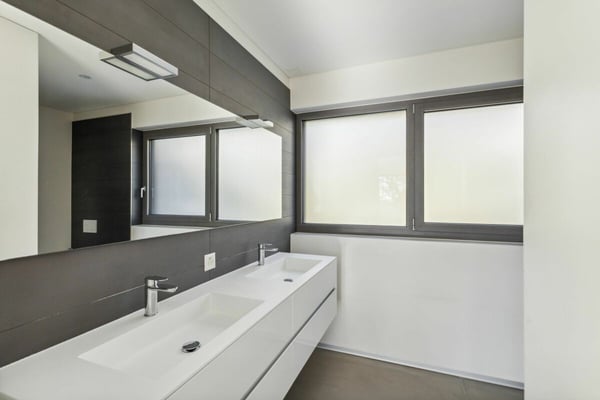 Villa contemporanea con due giardini e vista panoramica 7