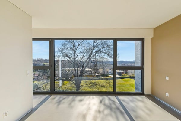 Villa contemporanea con due giardini e vista panoramica 5