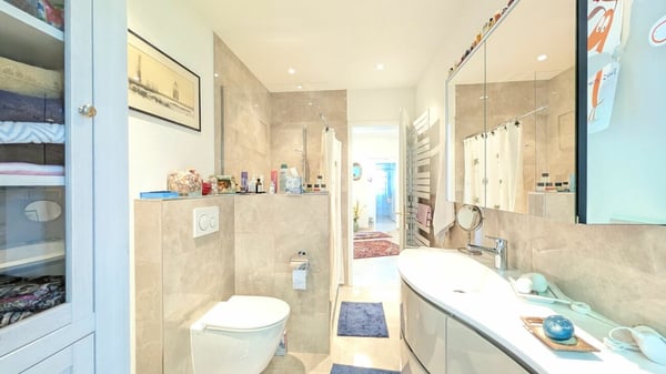 Appartamento di prestigio con piscina condominiale e panorama mozzafiato 14