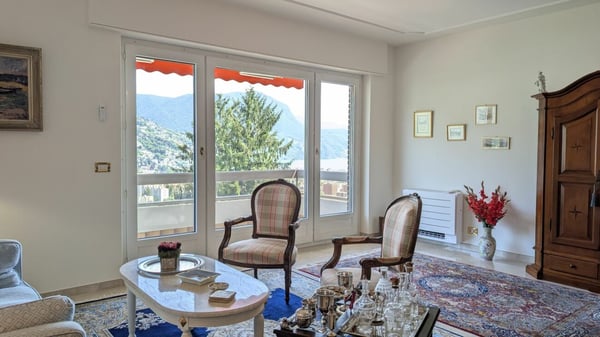 Appartamento di prestigio con piscina condominiale e panorama mozzafiato 3