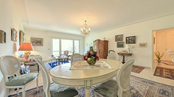 Appartamento di prestigio con piscina condominiale e panorama mozzafiato 1