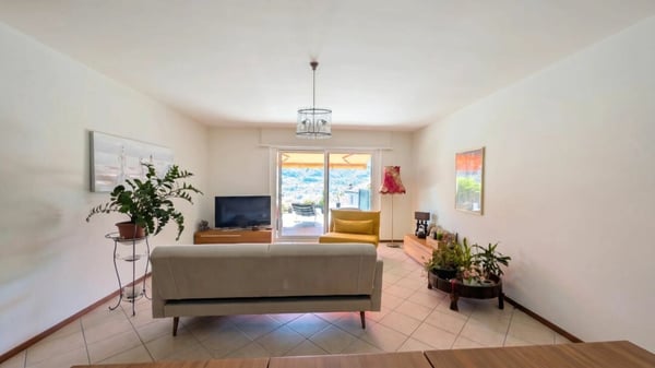 Elegante 2.5 locali con grande terrazza vista lago e piscina 2