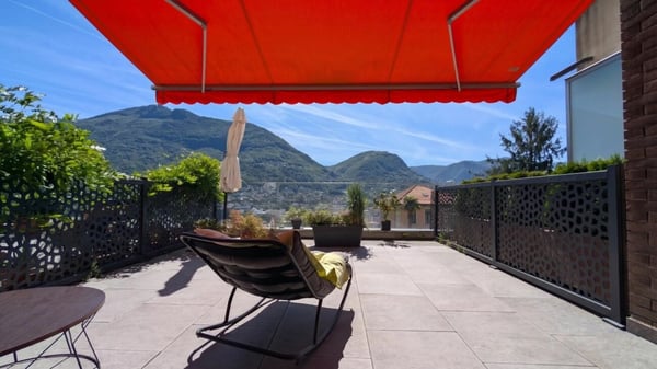 Elegante 2.5 locali con grande terrazza vista lago e piscina 10