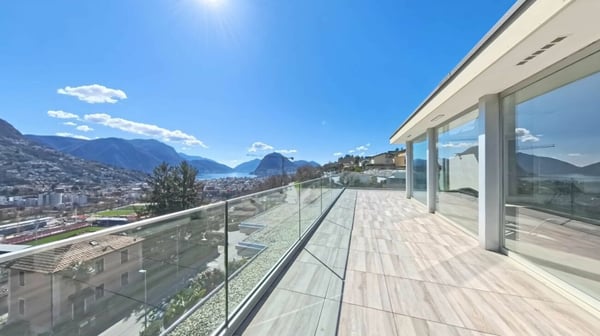 Elegante 2.5 locali con grande terrazza vista lago e piscina 11
