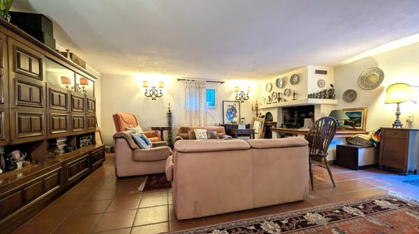 Villa bifamiliare con giardino di 800 m² 10