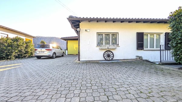 Villa bifamiliare con giardino di 800 m² 15