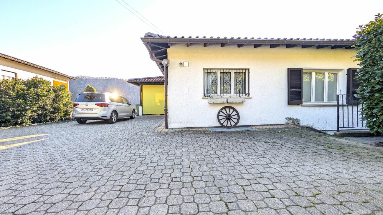 Villa bifamiliare con giardino di 800 m²