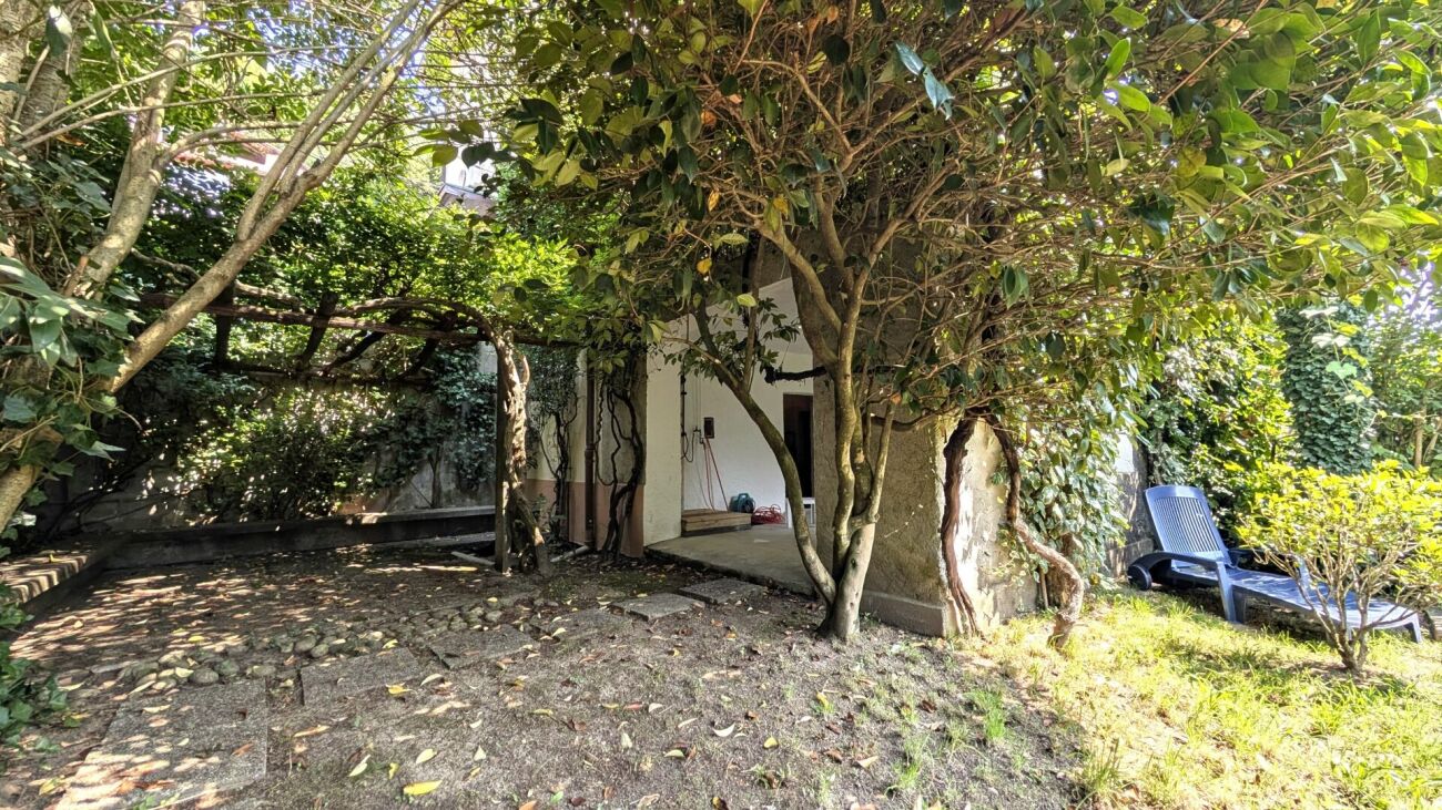 Casa di charme con giardino d'inverno e panorama sulle montagne