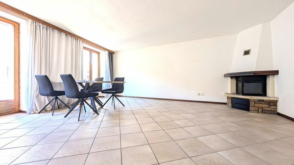 Atmosfera unica con camino e layout personalizzabile