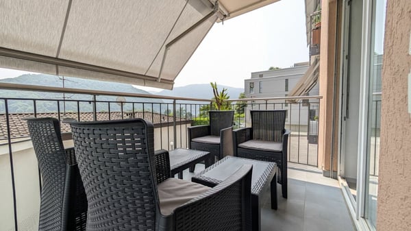 AFFITTO BREVE TUTTO INCLUSO - Accogliente appartamento arredato con vista lago 2