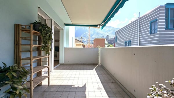 Eleganza urbana con vista sui castelli 4